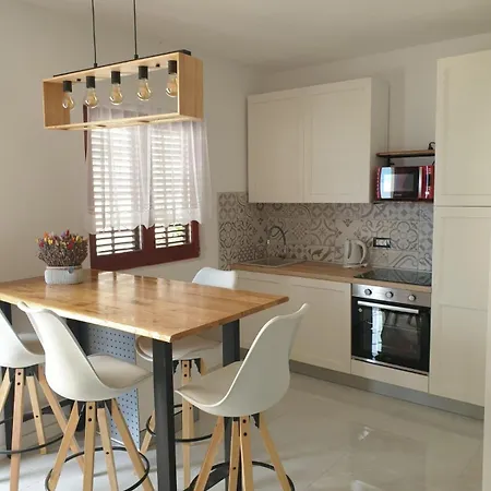 Apartman By The Sea - 21590 *