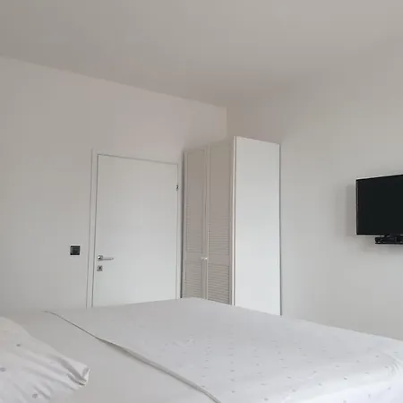 By The Sea - 21590 Apartman *