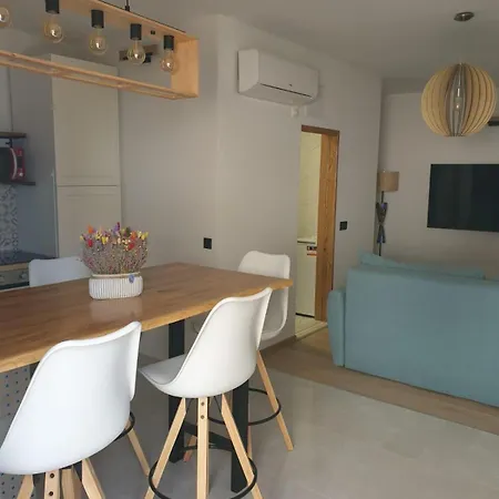 Apartment By The Sea - 21590 Omis